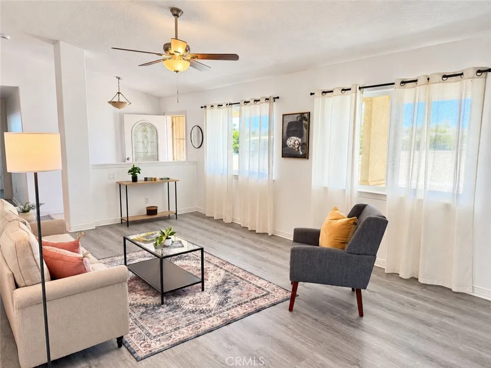 9352 Cedar Street Oak Hills, CA 92344