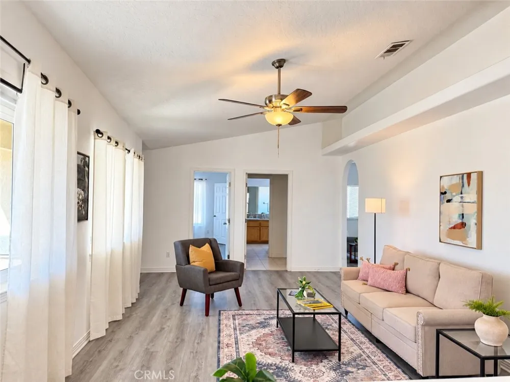 9352 Cedar Street Oak Hills, CA 92344