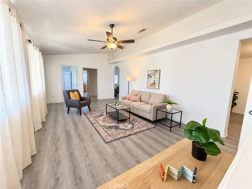 9352 Cedar Street Oak Hills, CA 92344