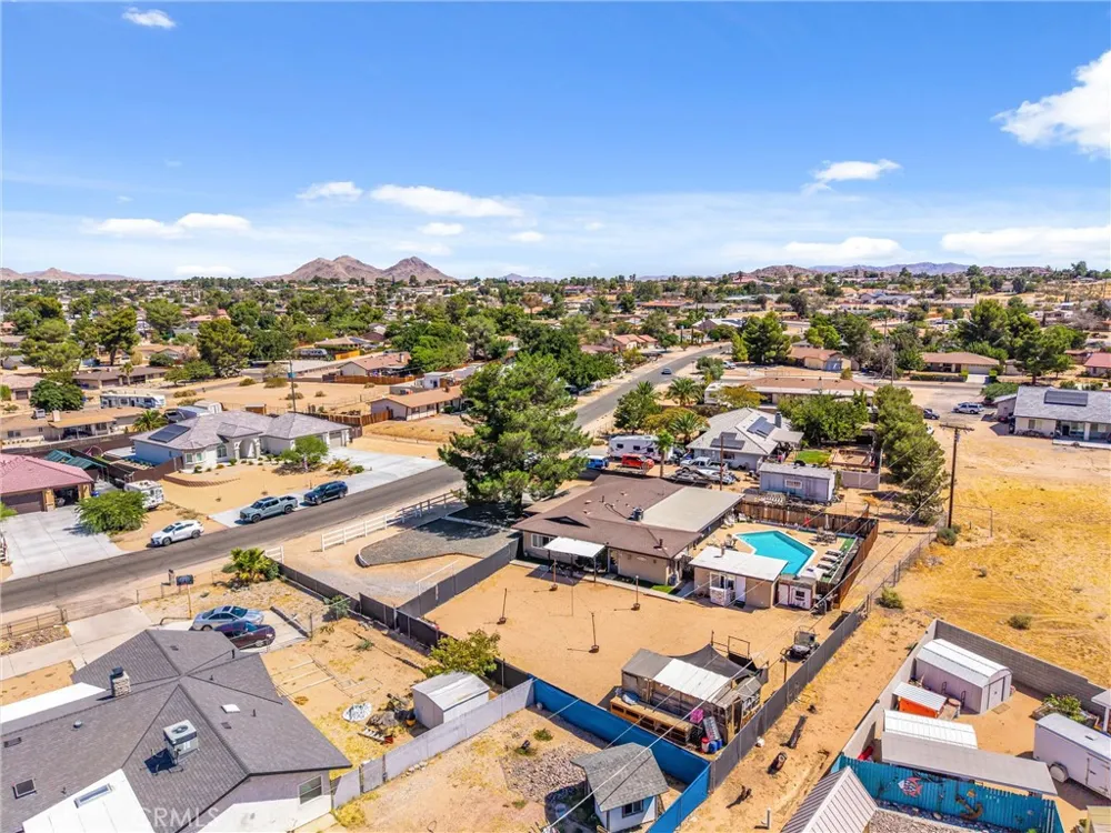19185 Shoshonee Apple Valley, CA 92307