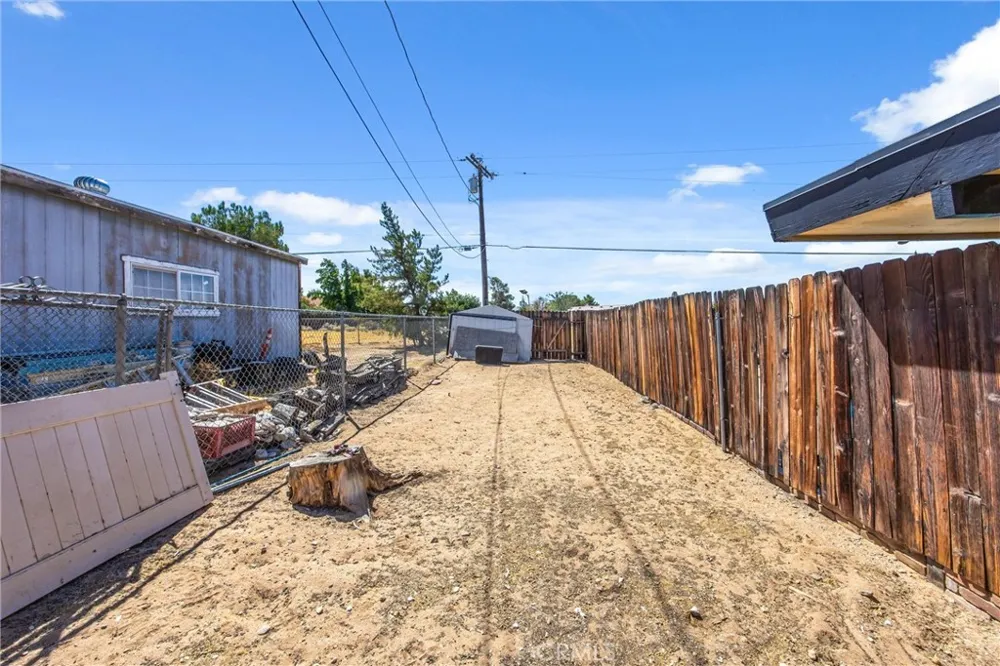 19185 Shoshonee Apple Valley, CA 92307