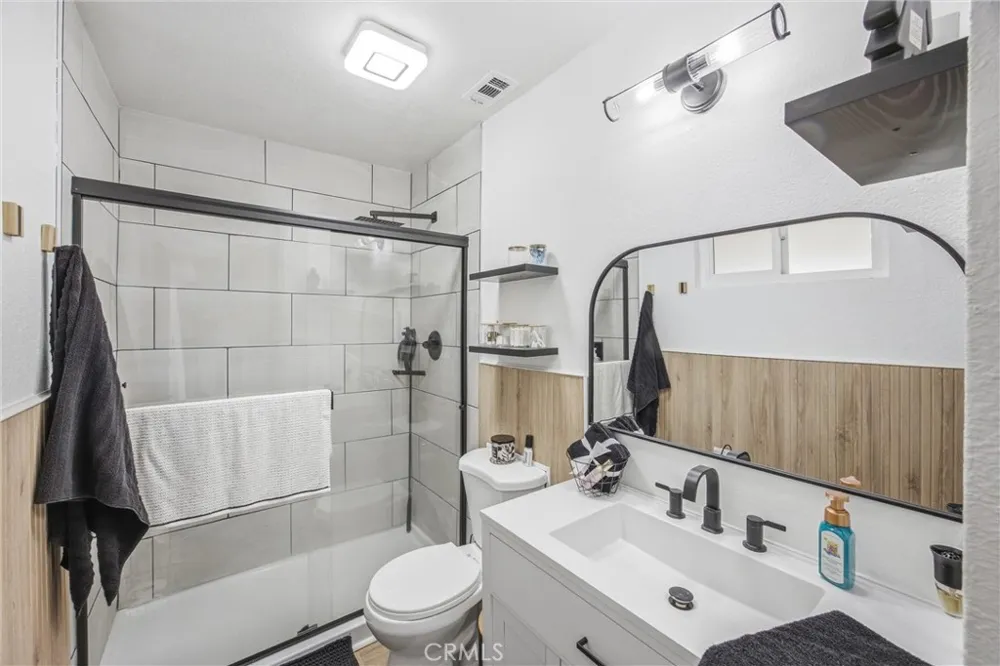 19185 Shoshonee Apple Valley, CA 92307