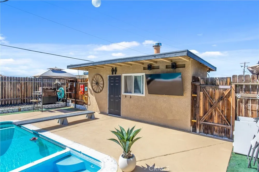 19185 Shoshonee Apple Valley, CA 92307