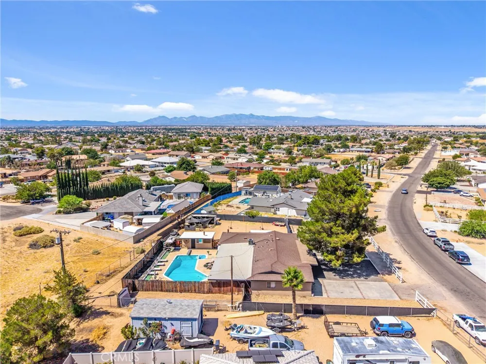 19185 Shoshonee Apple Valley, CA 92307