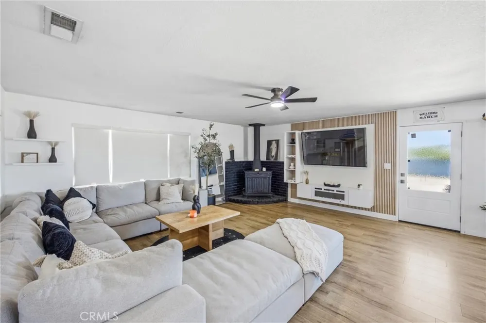 19185 Shoshonee Apple Valley, CA 92307