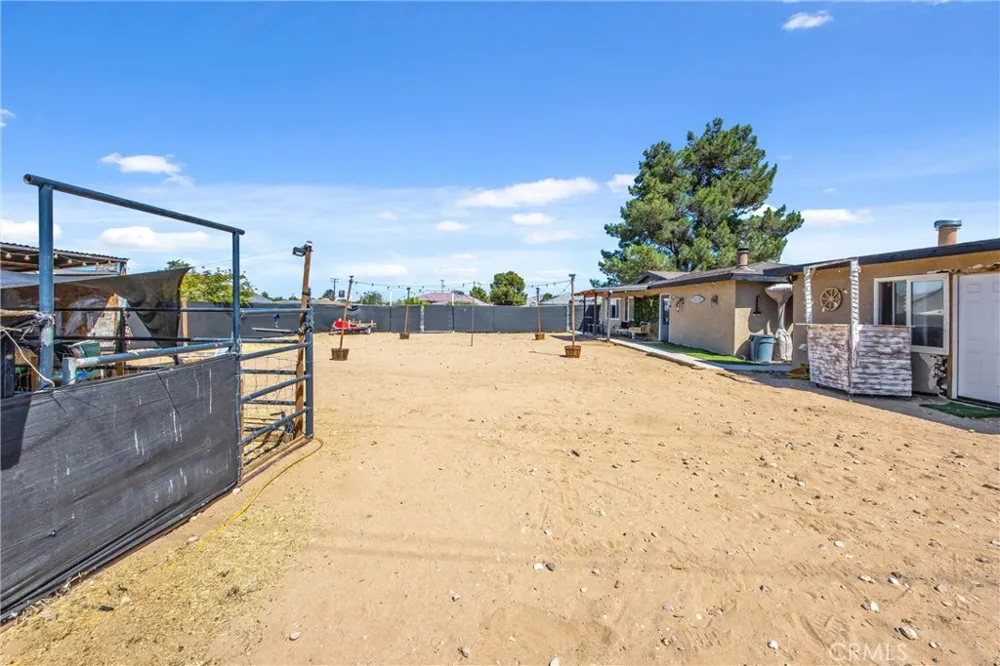 19185 Shoshonee Apple Valley, CA 92307