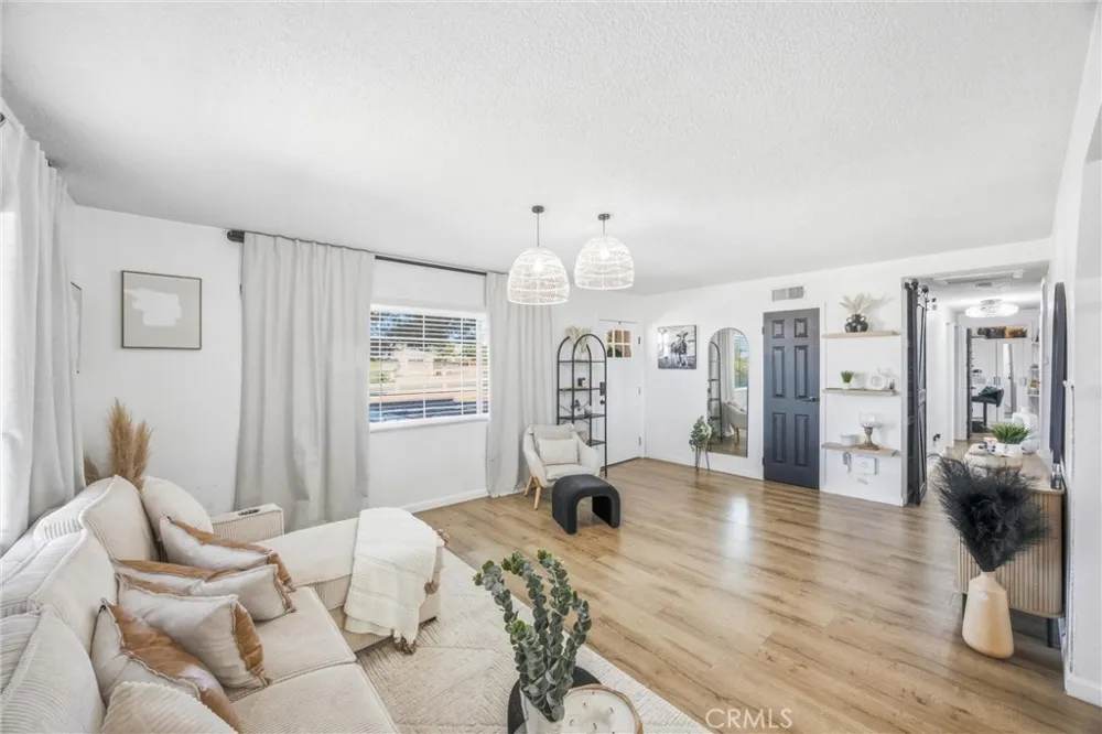 19185 Shoshonee Apple Valley, CA 92307