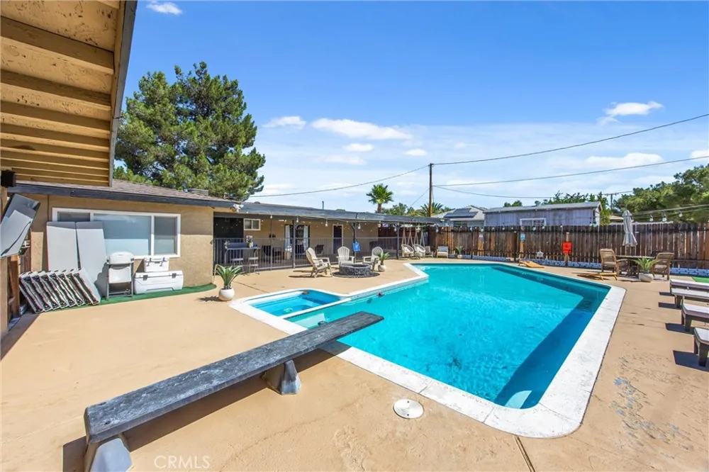 19185 Shoshonee Apple Valley, CA 92307