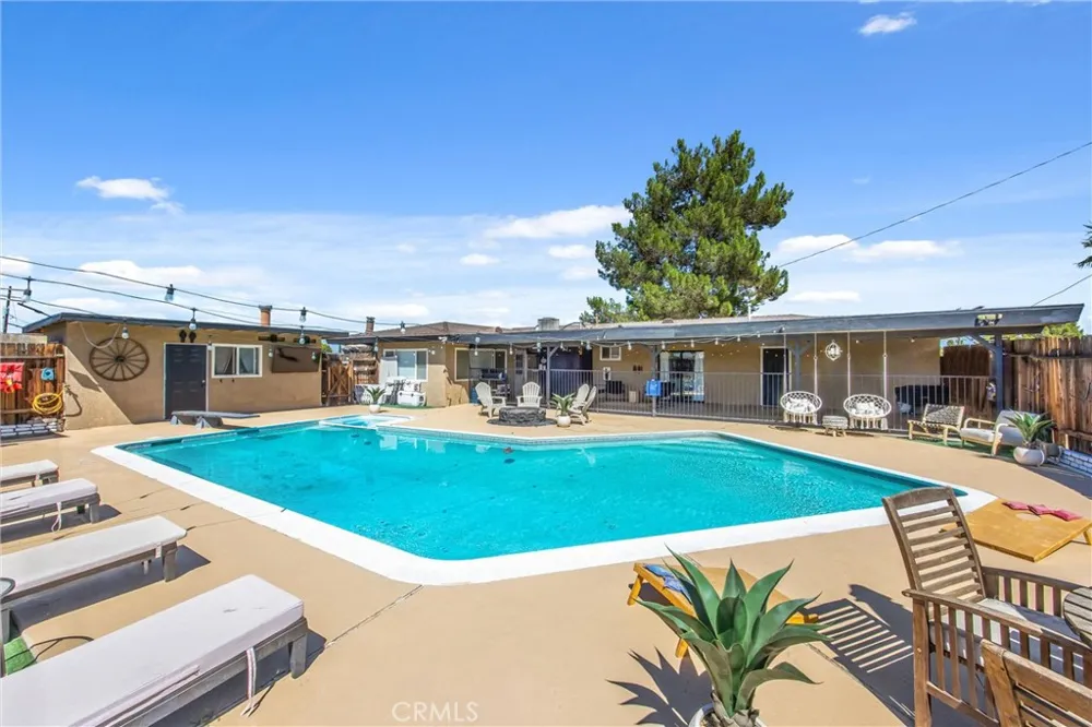 19185 Shoshonee Apple Valley, CA 92307