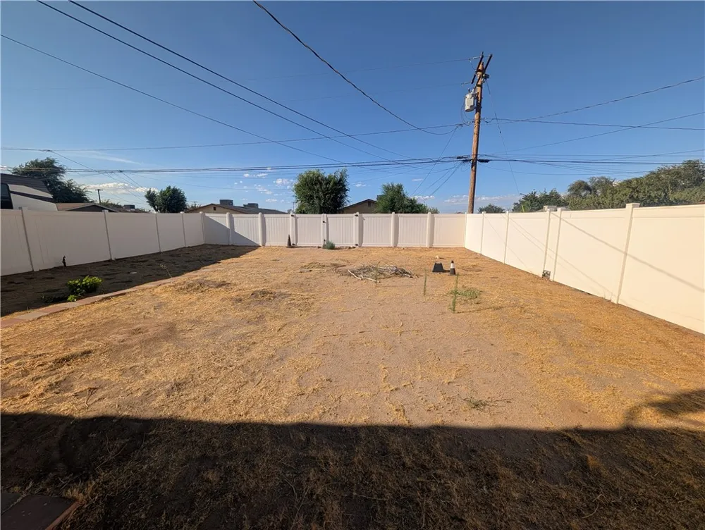 16410 Smoke Tree Hesperia, CA 92345