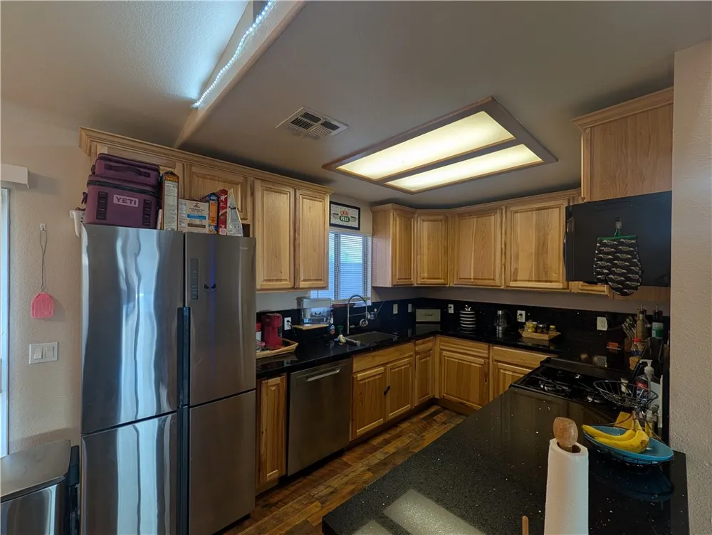 16410 Smoke Tree Hesperia, CA 92345