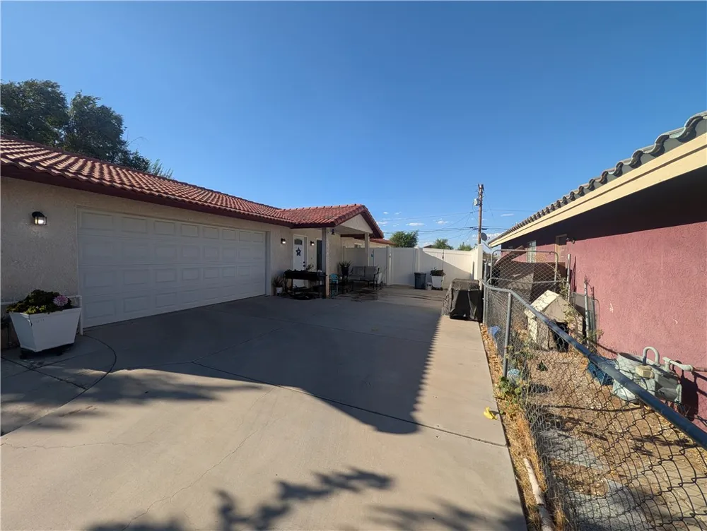 16410 Smoke Tree Hesperia, CA 92345