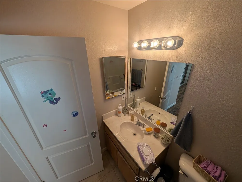 16410 Smoke Tree Hesperia, CA 92345
