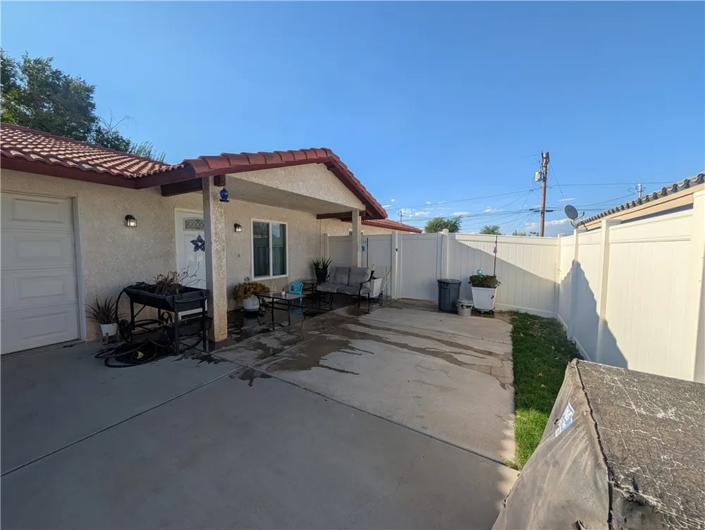 16410 Smoke Tree Hesperia, CA 92345