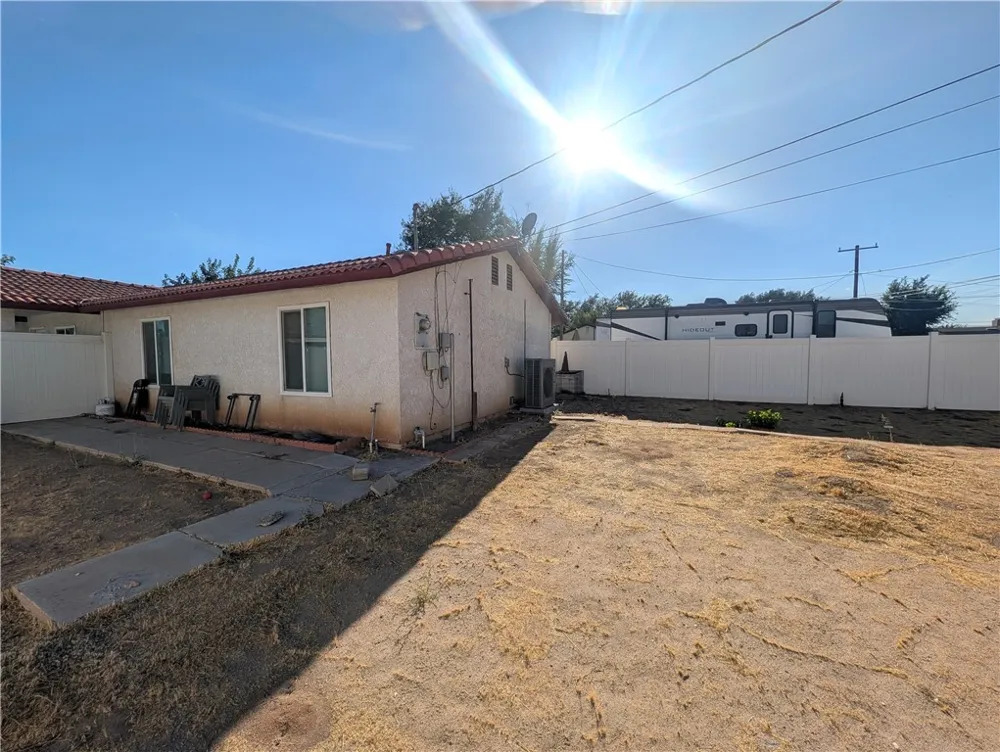 16410 Smoke Tree Hesperia, CA 92345