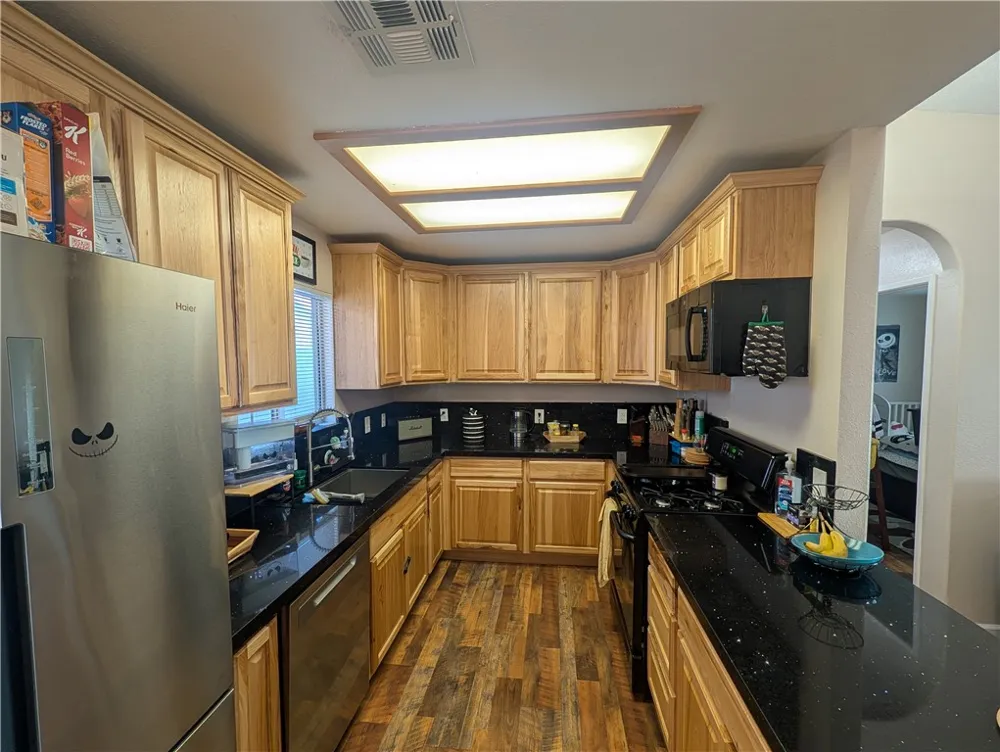 16410 Smoke Tree Hesperia, CA 92345