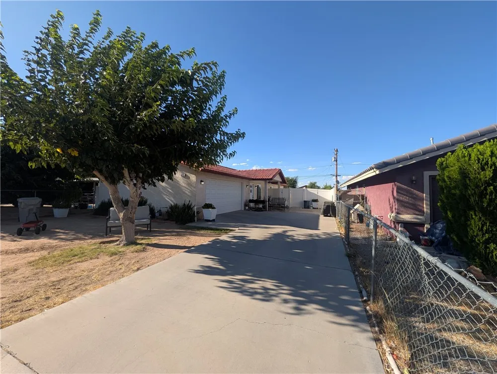 16410 Smoke Tree Hesperia, CA 92345
