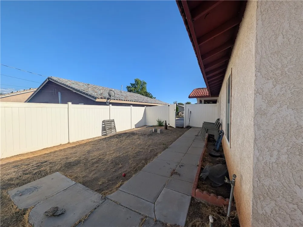 16410 Smoke Tree Hesperia, CA 92345