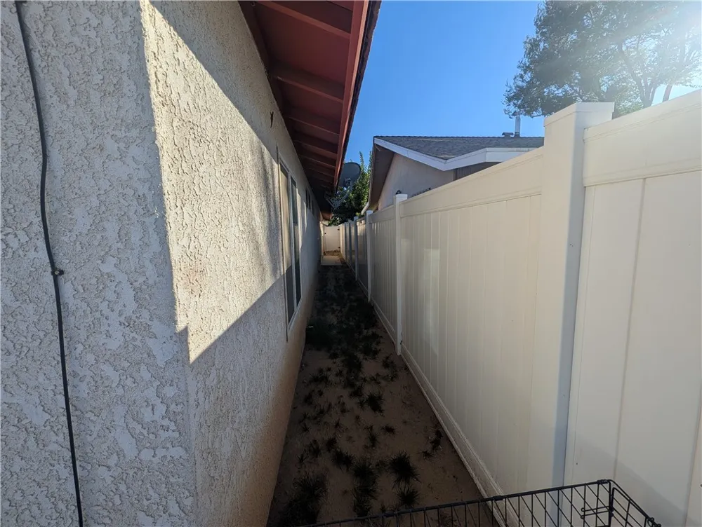 16410 Smoke Tree Hesperia, CA 92345