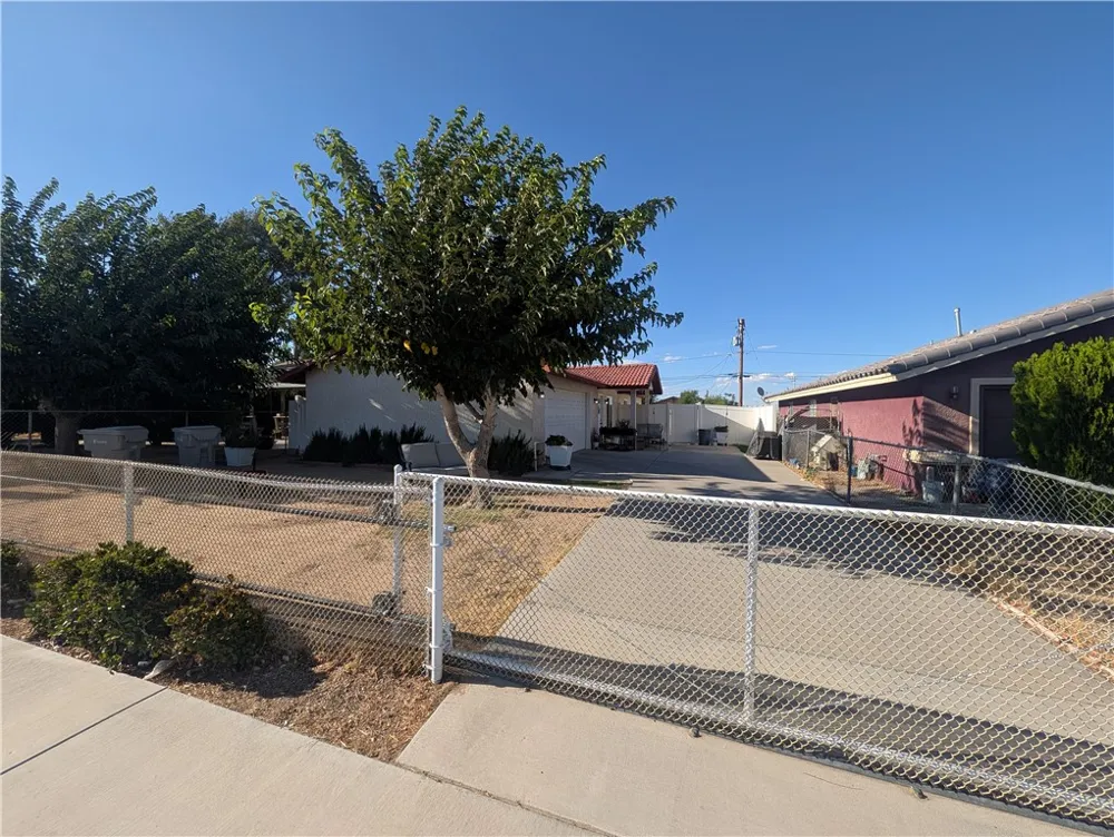 16410 Smoke Tree Hesperia, CA 92345