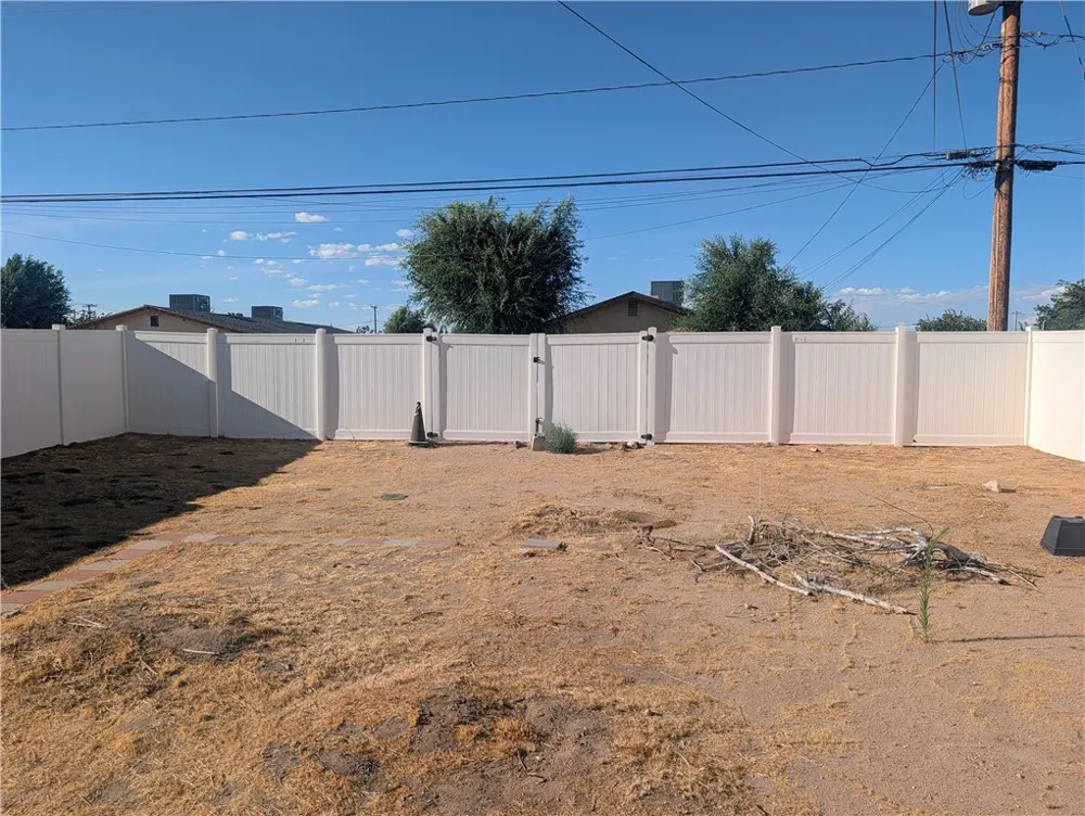 16410 Smoke Tree Hesperia, CA 92345