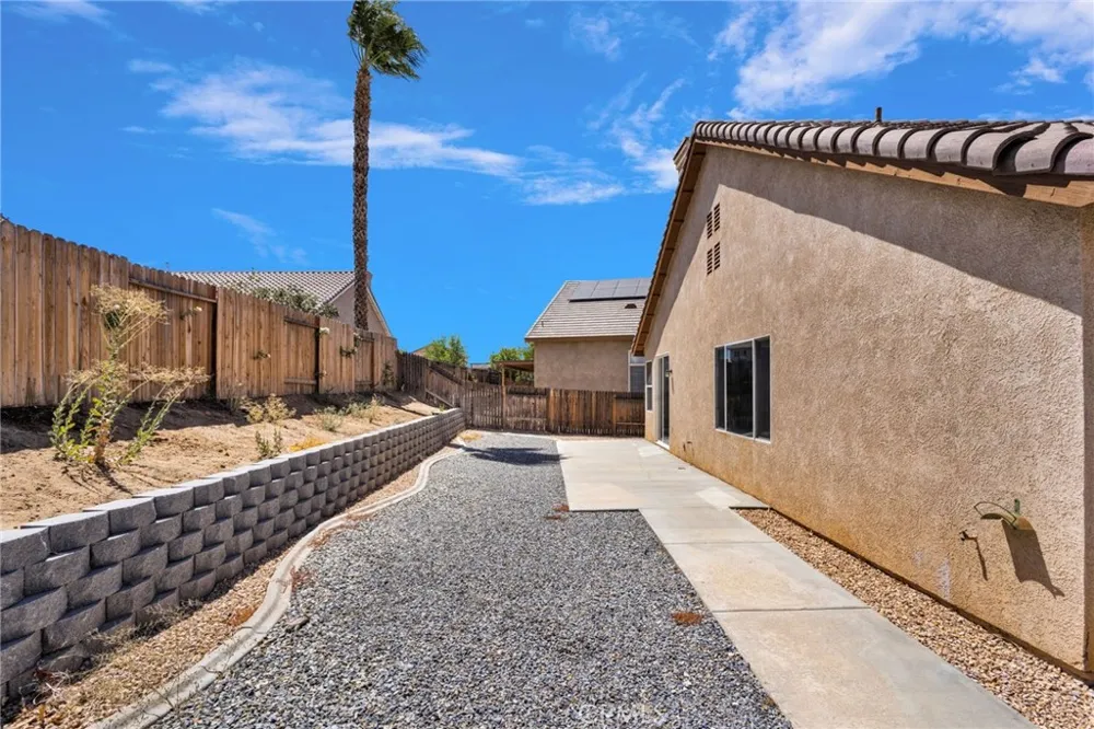 13271 Via Robles Victorville, CA 92392