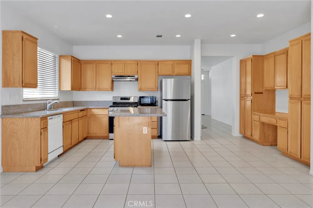 13271 Via Robles Victorville, CA 92392