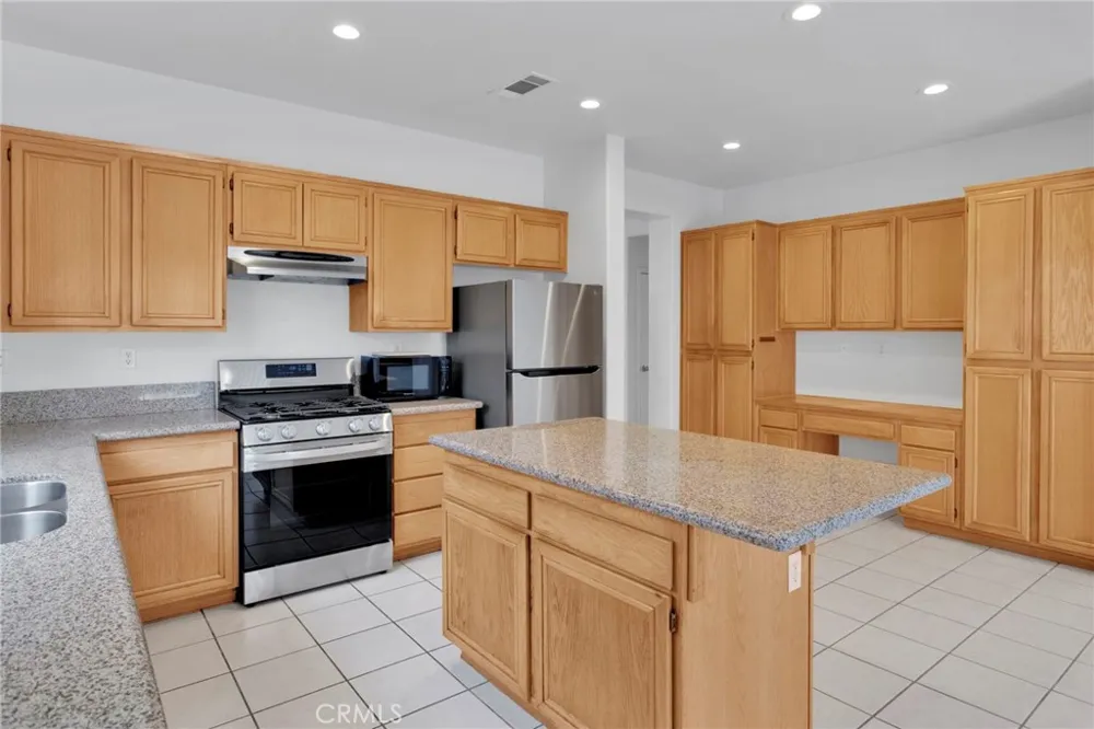 13271 Via Robles Victorville, CA 92392