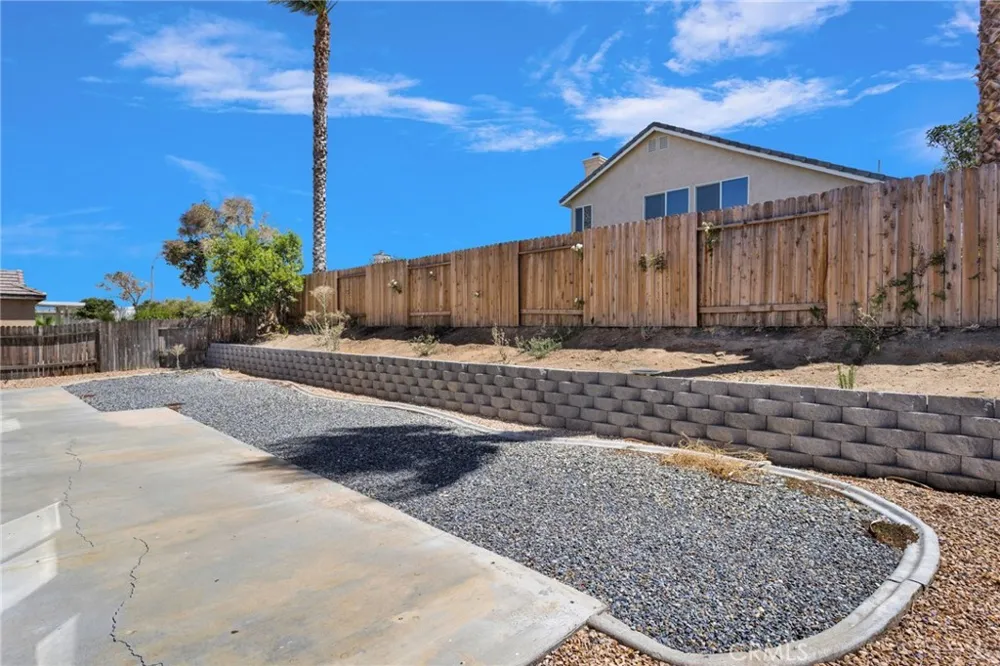 13271 Via Robles Victorville, CA 92392