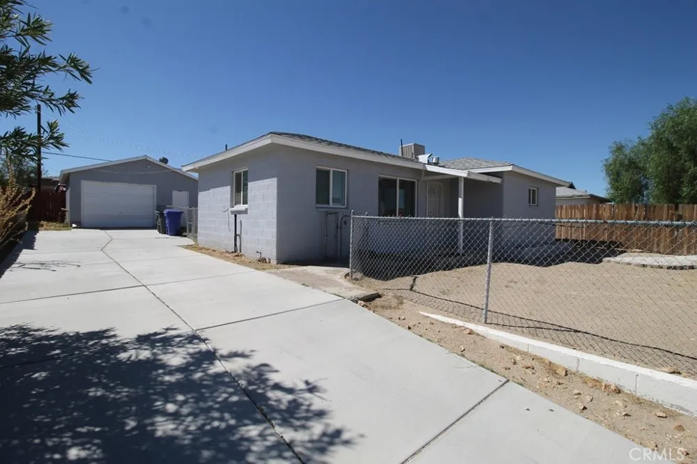 25567 Bejoal Barstow, CA 92311