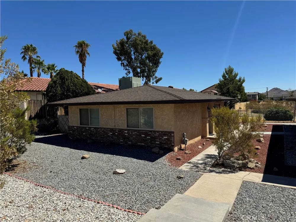 16339 Wato Road Apple Valley, CA 92307