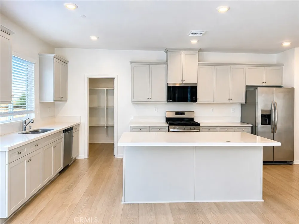 7506 Baerss Riverside, CA 92507