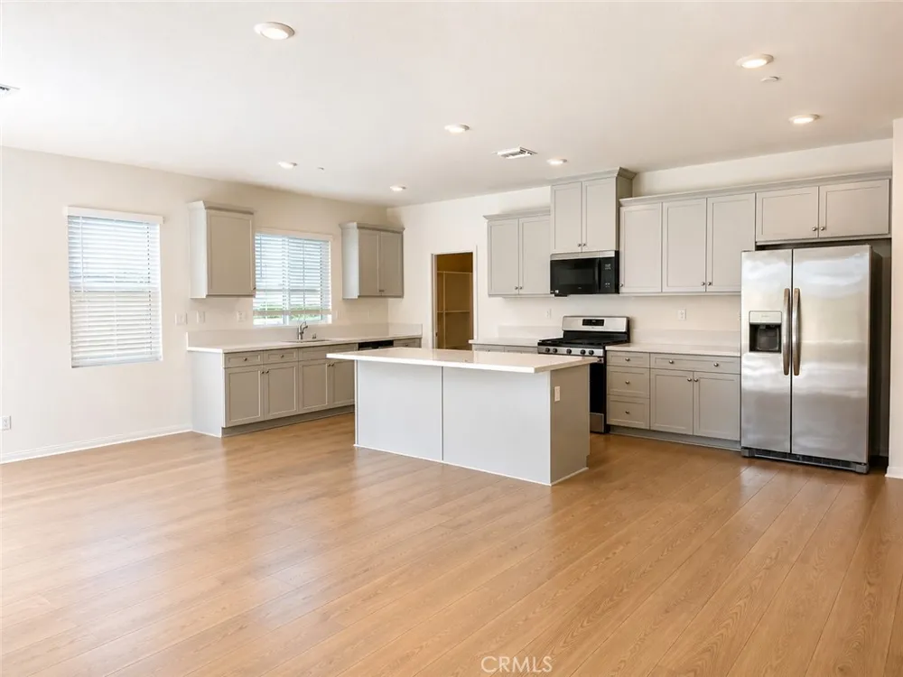7506 Baerss Riverside, CA 92507