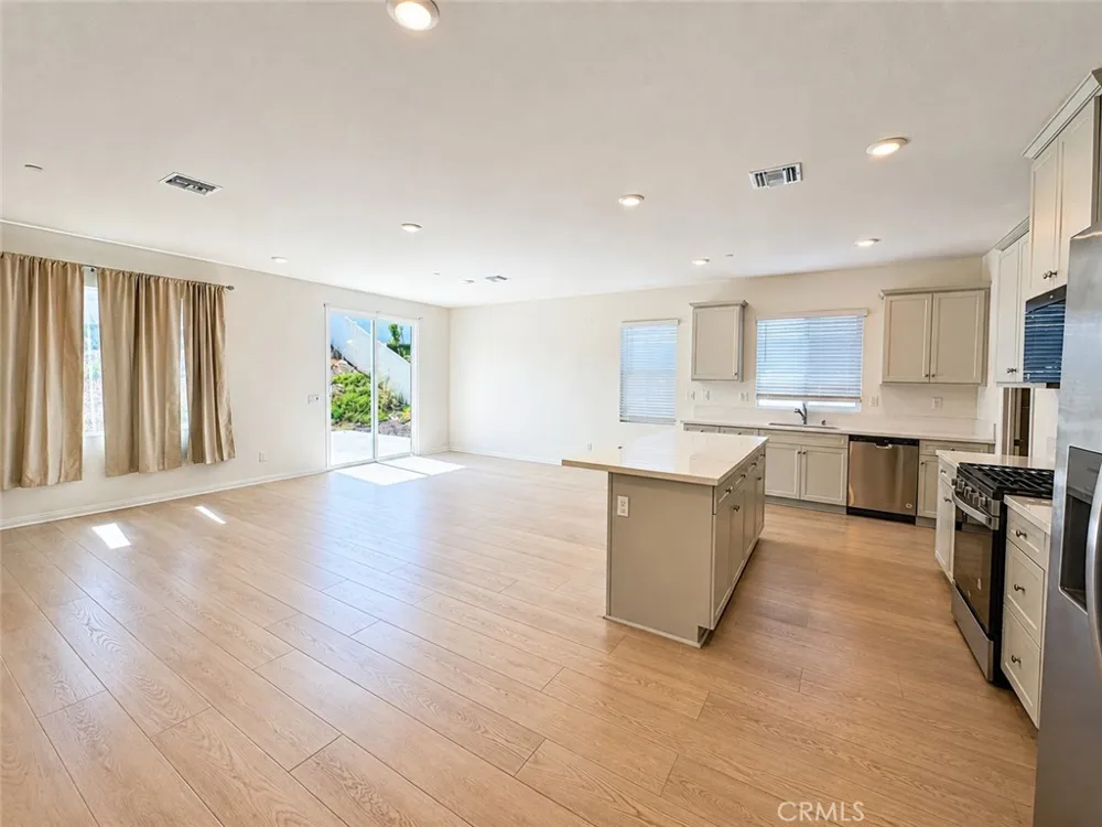 7506 Baerss Riverside, CA 92507