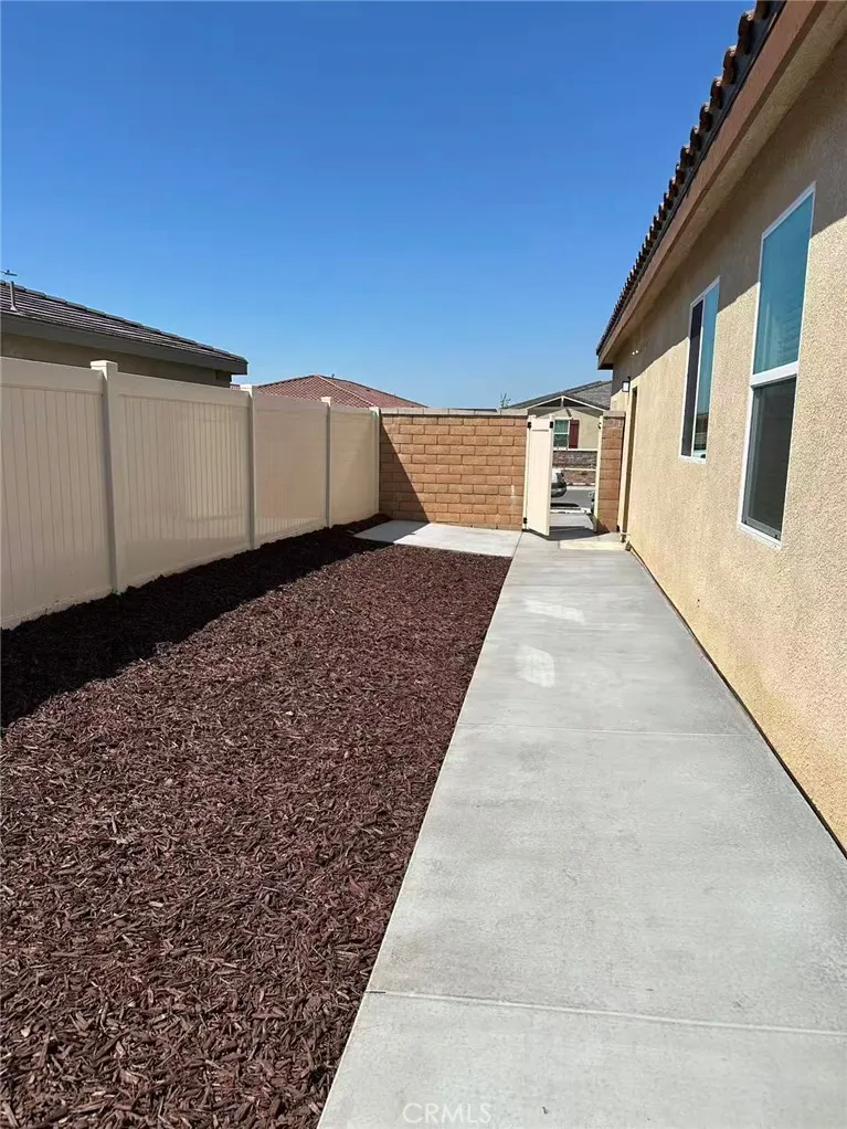7506 Baerss Riverside, CA 92507