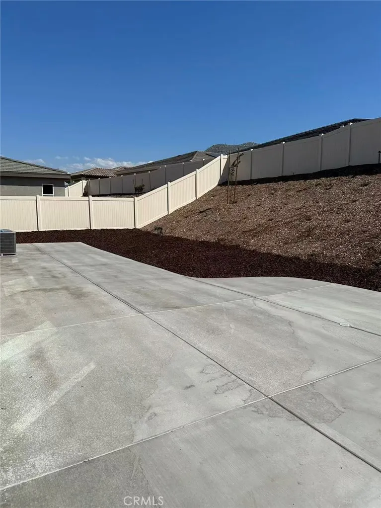 7506 Baerss Riverside, CA 92507