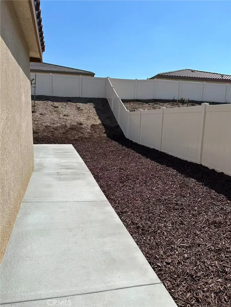 7506 Baerss Riverside, CA 92507
