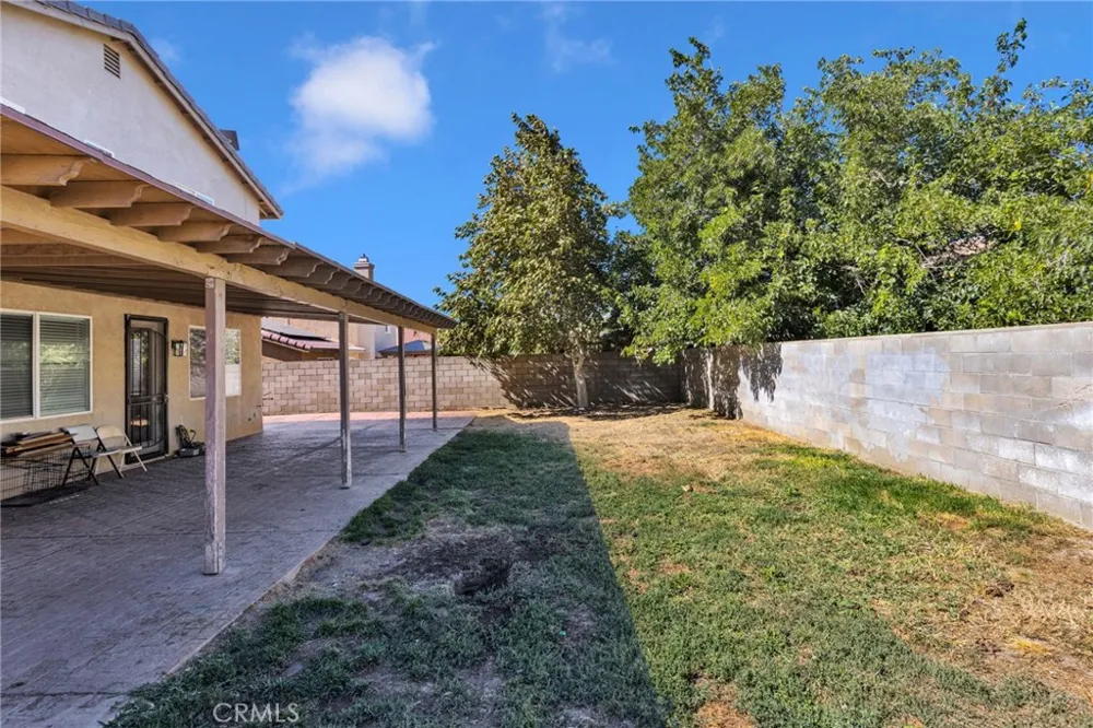 15033 Henderson Adelanto, CA 92301