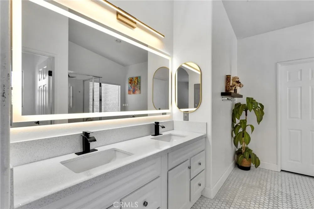 15033 Henderson Adelanto, CA 92301