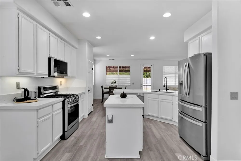 15033 Henderson Adelanto, CA 92301