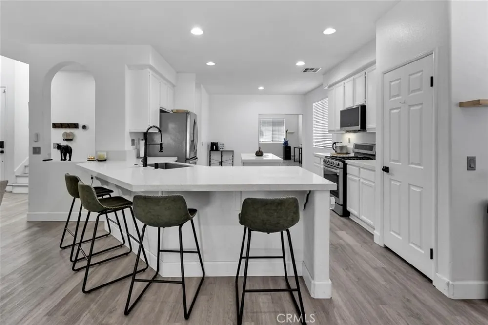 15033 Henderson Adelanto, CA 92301
