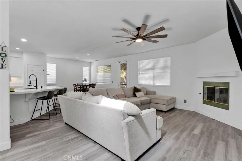 15033 Henderson Adelanto, CA 92301