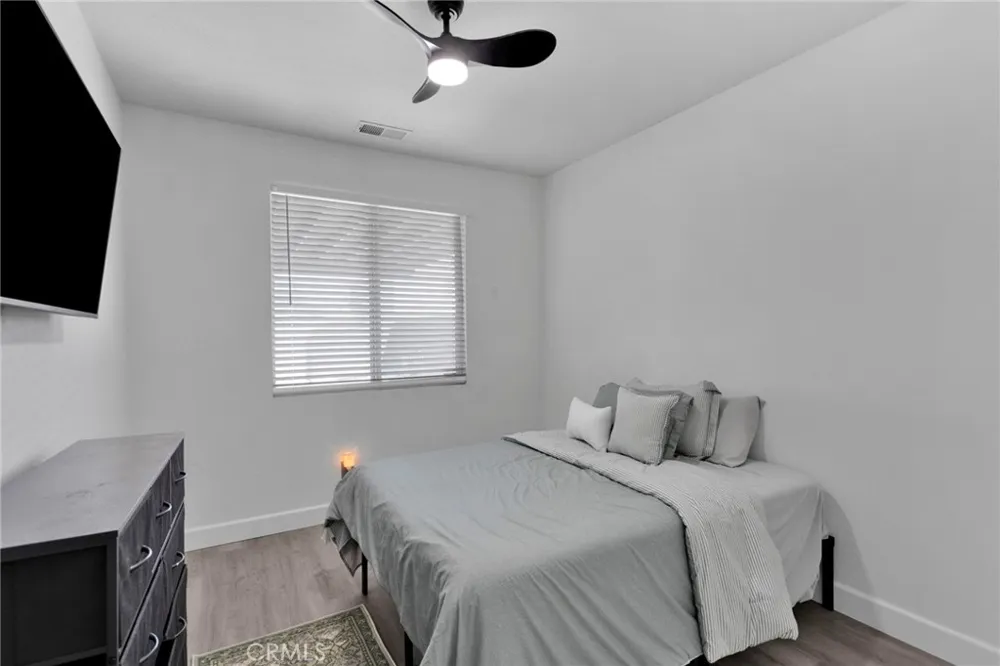 15033 Henderson Adelanto, CA 92301