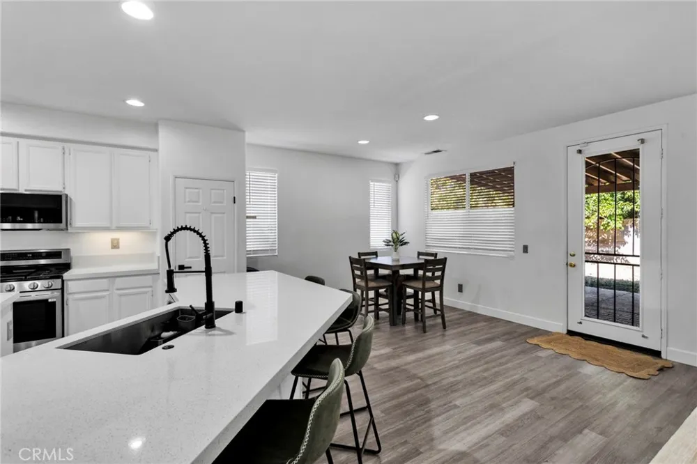 15033 Henderson Adelanto, CA 92301