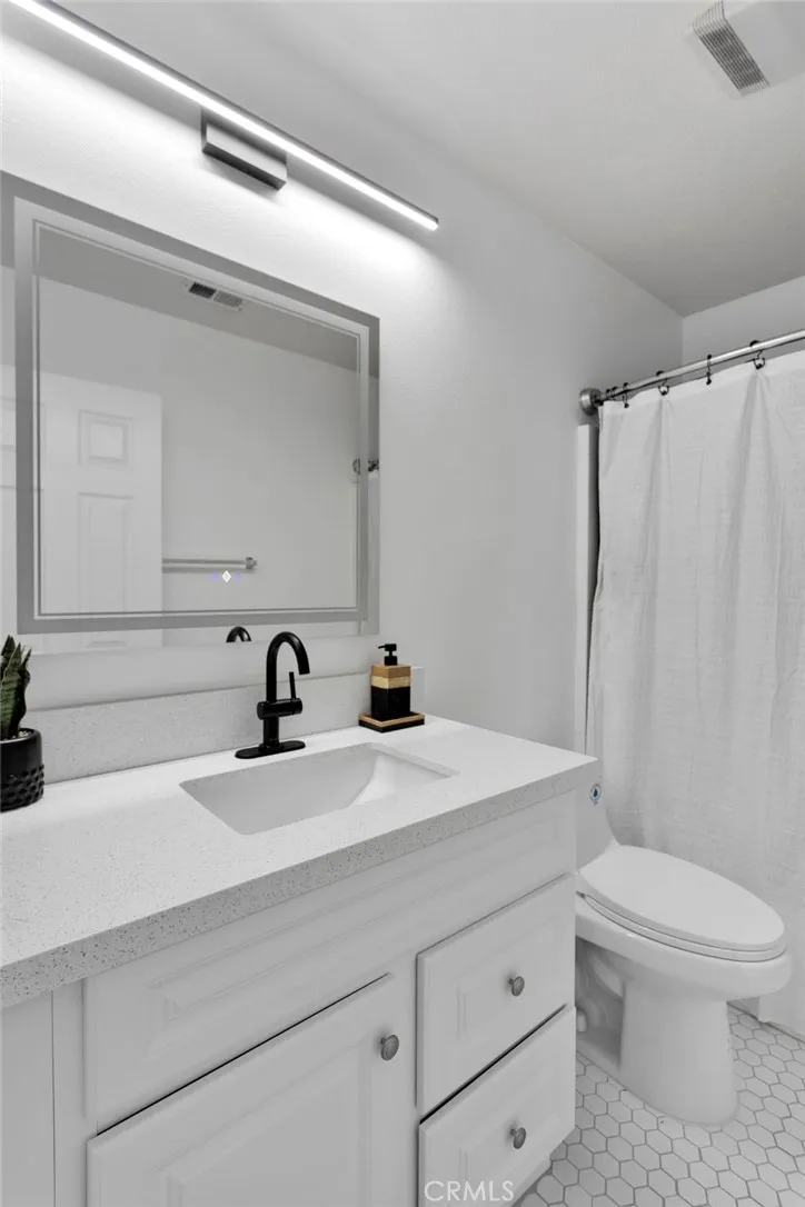15033 Henderson Adelanto, CA 92301