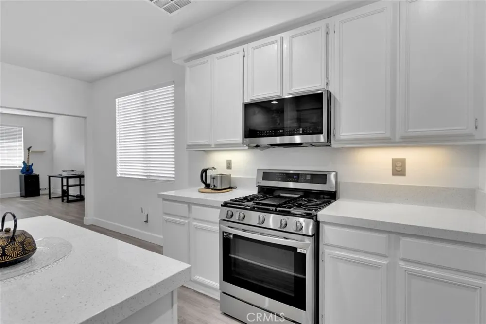 15033 Henderson Adelanto, CA 92301