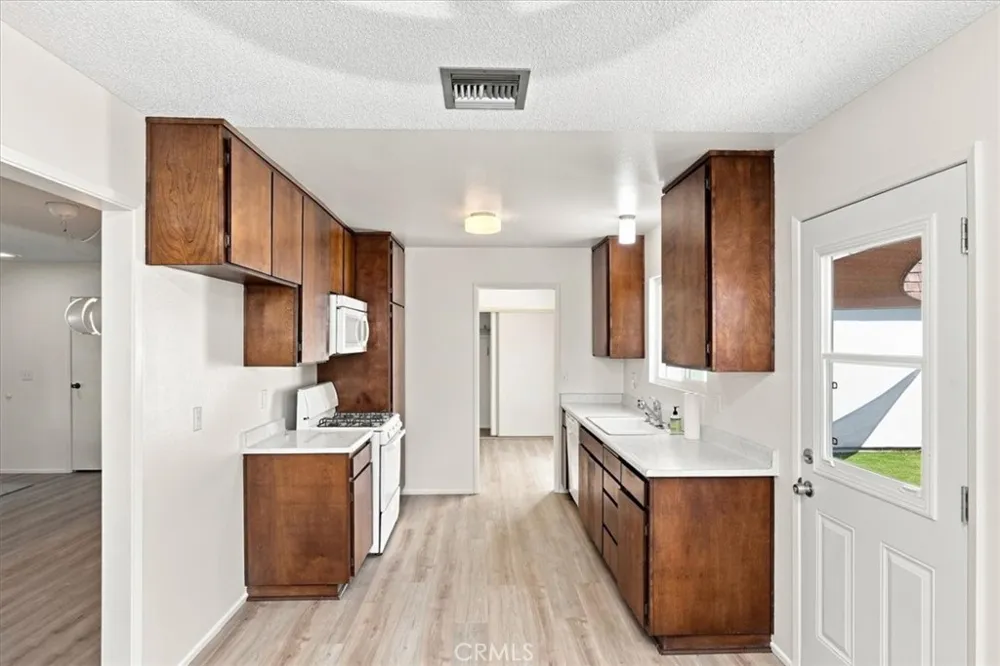 828 E Highland Avenue Redlands, CA 92374