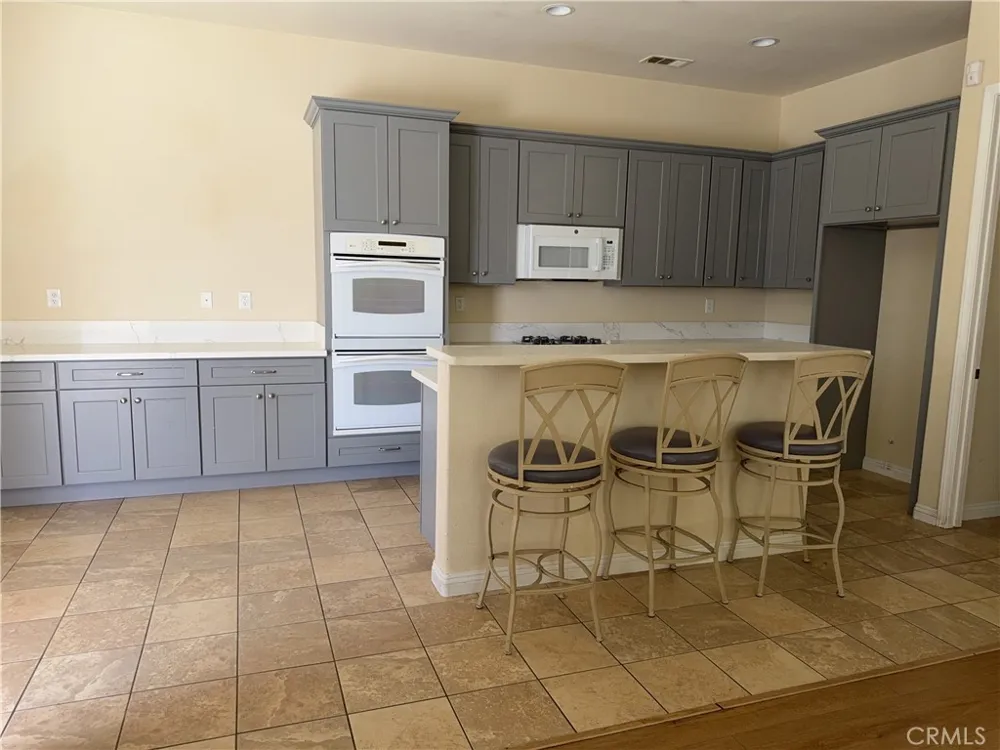 19721 Chicory Court Apple Valley, CA 92308