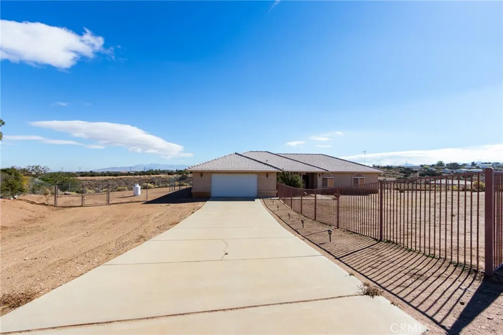 8605 Cantel Court Oak Hills, CA 92344