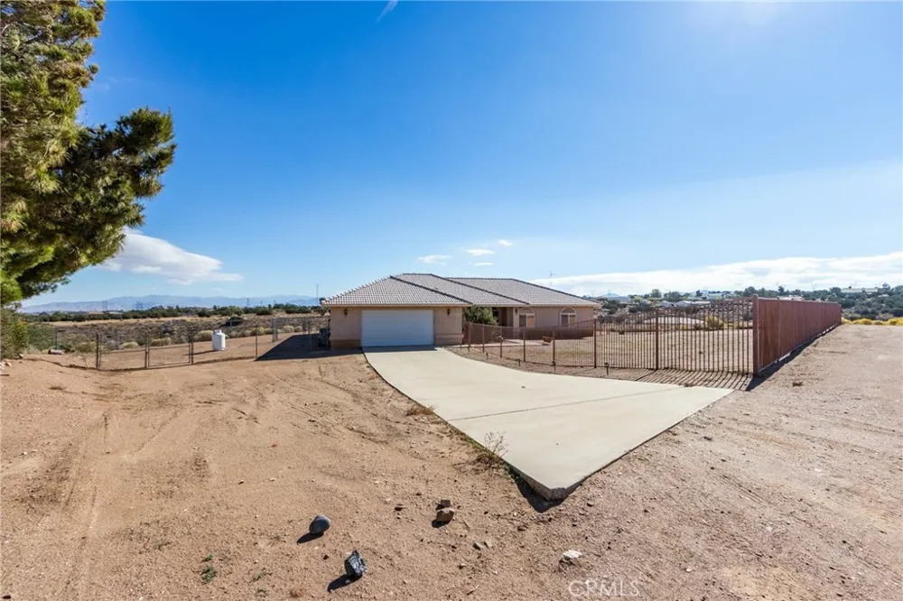 8605 Cantel Court Oak Hills, CA 92344